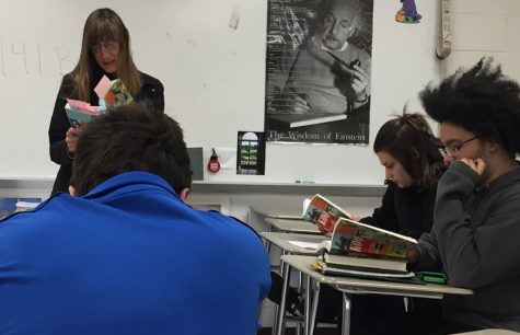 Author Gloria Norris visits Memoirs class