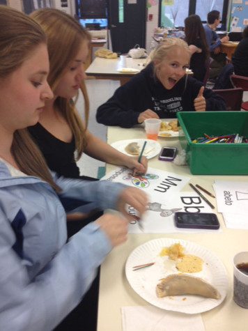 Students in the Class of 2016 coloring at the annual Empanada Night.