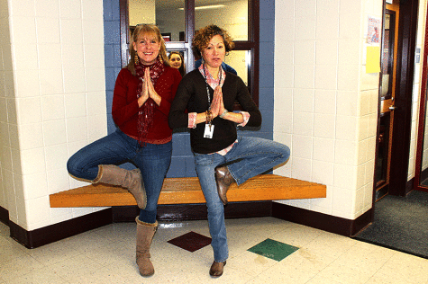 Advisers Jennifer Staub and Lin Illingworth advise students to
