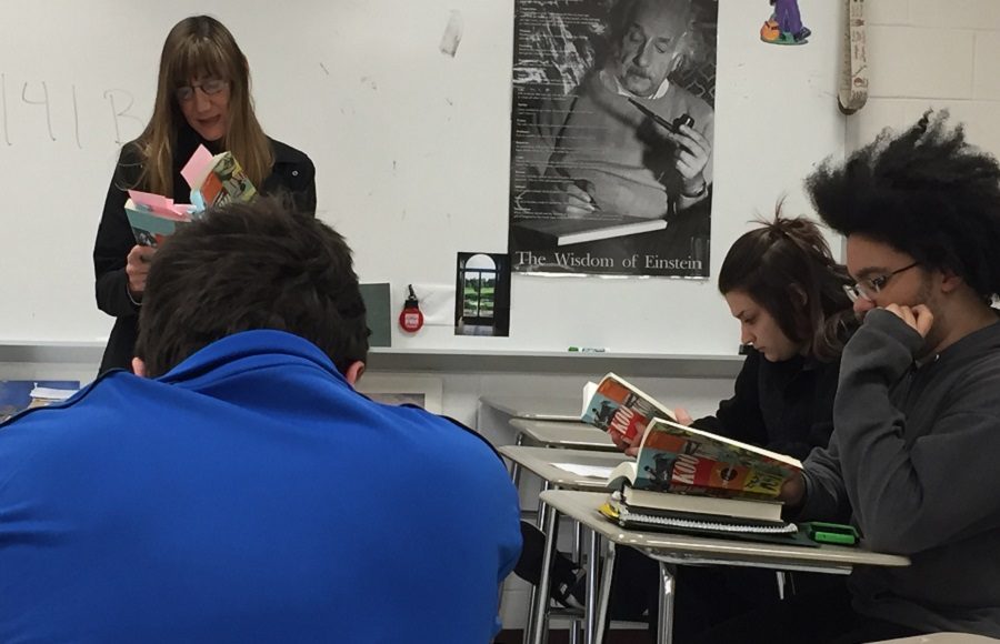 Author Gloria Norris visits Melims Memoir class to speak with students about literature.