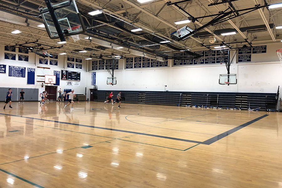 The boys lacrosse team sprints across the gym during the conditioning part of tryouts. As soon as their tryouts finished, the baseball team was quick to take the court. “With such a tight schedule, it was important to get on the court as soon as softball finished. We were rushed off right at six so baseball could start,” said Sulin ‘19.