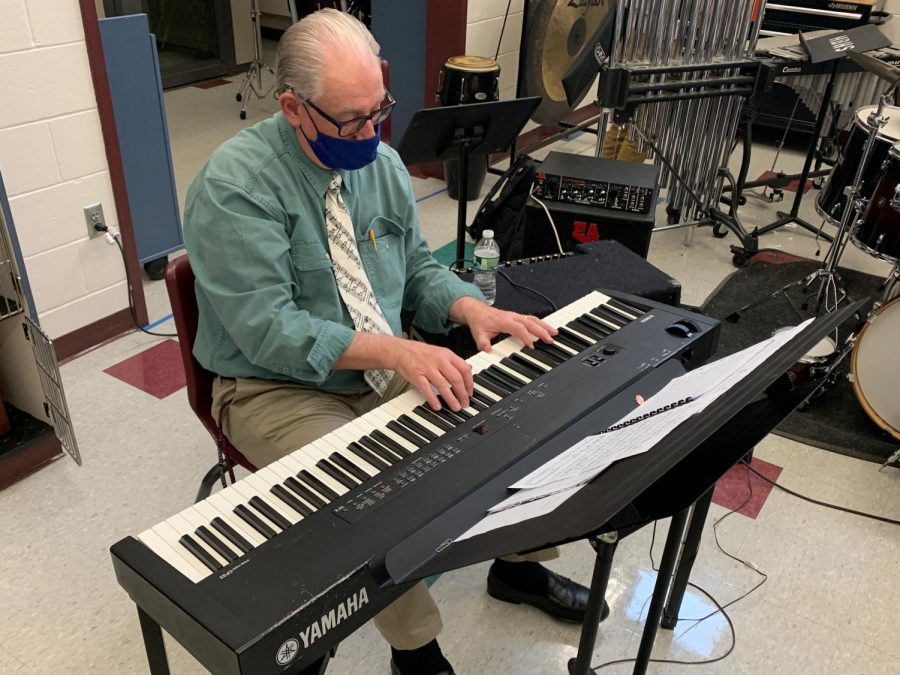 Hazzard plays a modulation on the “Birdland” chord progression after class. The song brings back many fond memories for him as he can remember when it came out and how it pushed the boundaries at the time. “I’m really looking forward to playing with him this year”, said Justin Surette ‘21.
