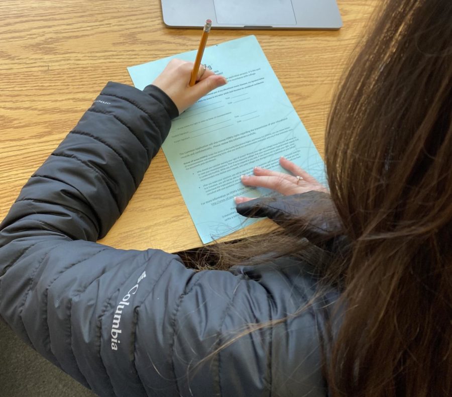Emma Hutchinson ‘22 fills out the form to ask one of her teachers for a letter of recommendation. It’s common for seniors to need recommendation letters from two different teachers when applying to colleges. “It was difficult figuring out which of my teachers I should ask to write my recommendation letters, but once I talked to them about it the rest of the process was easy,” said Hutchinson. 
