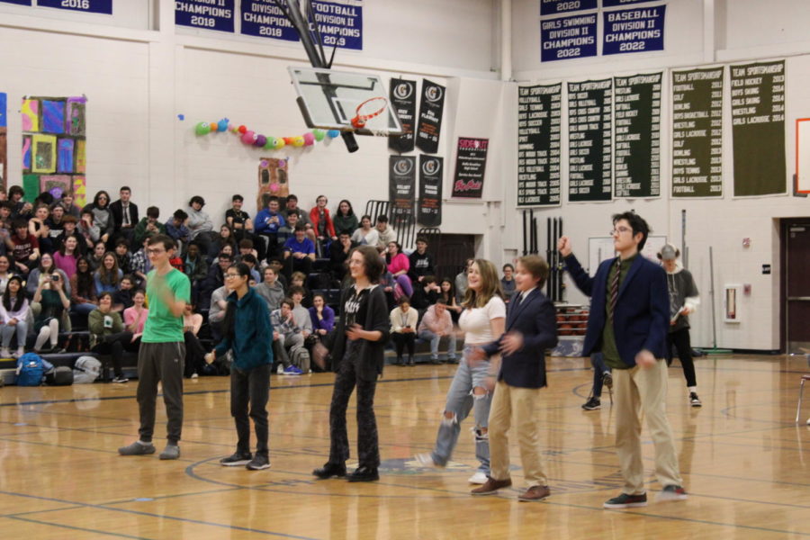 The Sophomore class participated in Just Dance.