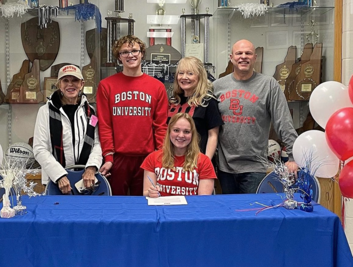 Cambria+Jewett+and+her+family+celebrate+her+commitment+to+Boston+University.+Jewett+will+be+participating+in+Divison+I+collegiate+swimming+at+the+school%2C+where+she+will+studying+business.+After+a+great+swim+season+last+year%2C+%E2%80%9CI+really+am+so+proud+of+her%2C%E2%80%9D+said+Brynn+Spencer+a+teammate+of+Jewett.+%28Photo+courtesy+of+the+HB+Athletic+Booster+Club%29