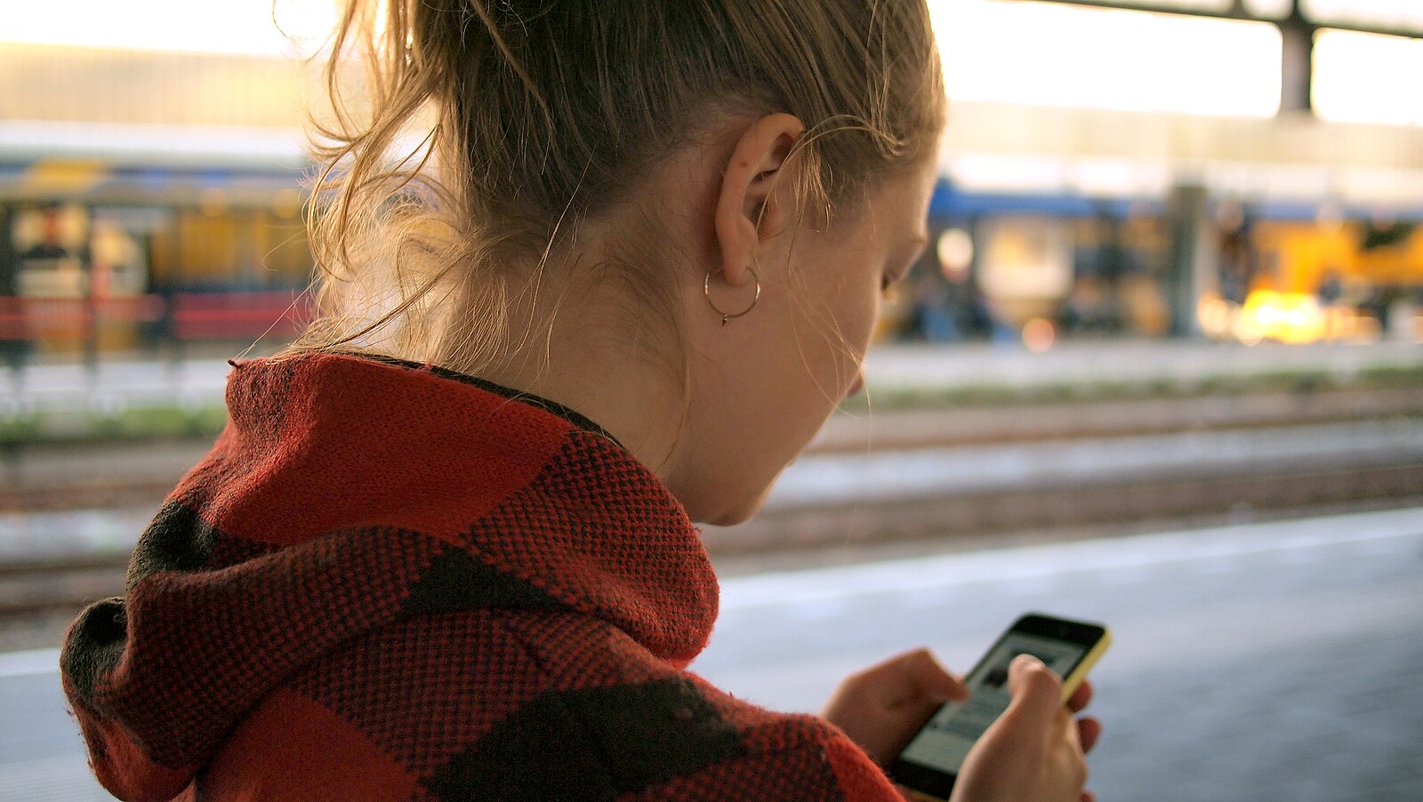 A teenager’s hand is seen checking a notification on their iPhone, which tends to be a habit for almost every age group. Whether the notification is from PowerSchool or not, the natural instinct to check ones phone explains why students check PowerSchool as often as they do.  “I know many students who check it multiple times a day,” said Melissa Moyer, HBHS Guidance counselor. (Daria Nepriakhina epicantus, CC0, via Wikimedia Commons)