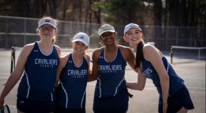 Kate Berrigan ‘25 poses with her fellow players of the Hollis Brookline High School Girls Tennis Team. After choosing to play tennis again, Berrigan has found a vibrant community.