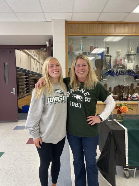 Nyah Jernberg and her mom after signing her commitment papers to Wagner College. Jernberg will spend the next four years playing Division 1 field hockey. “I feel very grateful to have a mom who played field hockey who coaches me and knows so much about the sport, and I’m really happy we made it as far as we possibly could our senior year,” said Jernberg.